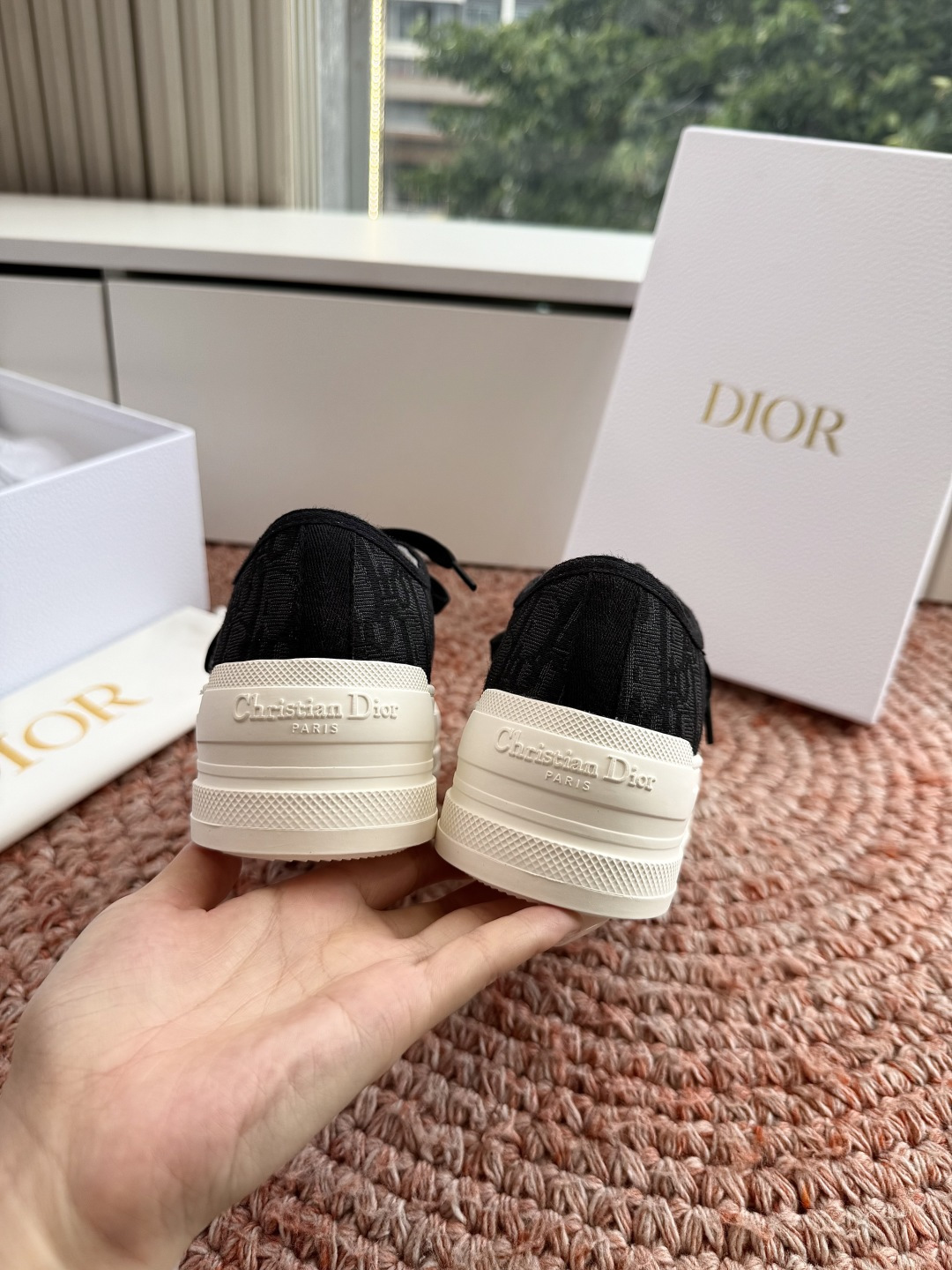 🌾厚底 代购级G0133C'est Dior 迪奥 新色休闲运动鞋‘以牛皮革刺绣五角星设计轻盈透气。侧边