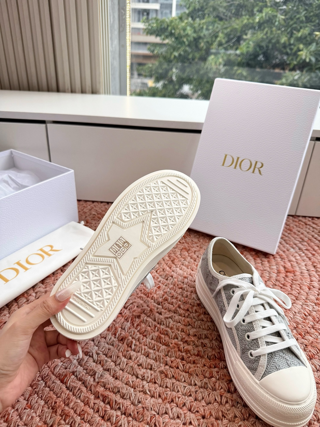 🌾厚底 代购级G0133C'est Dior 迪奥 新色休闲运动鞋‘以牛皮革刺绣五角星设计轻盈透气。侧边