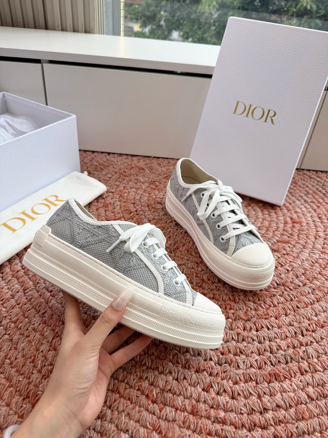 🌾厚底 代购级G0133C'est Dior 迪奥 新色休闲运动鞋‘以牛皮革刺绣五角星设计轻盈透气。侧边