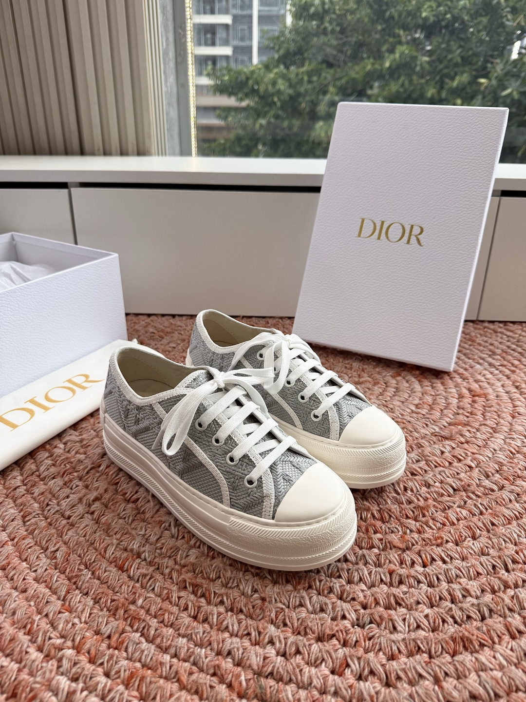 🌾厚底 代购级G0133C'est Dior 迪奥 新色休闲运动鞋‘以牛皮革刺绣五角星设计轻盈透气。侧边