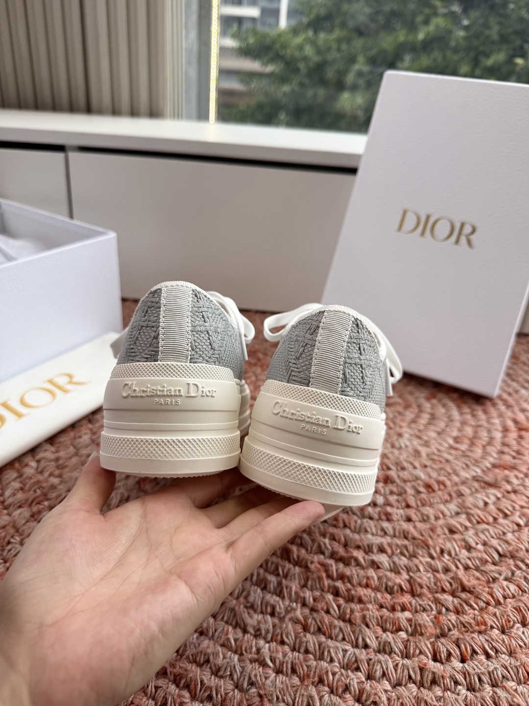 🌾厚底 代购级G0133C'est Dior 迪奥 新色休闲运动鞋‘以牛皮革刺绣五角星设计轻盈透气。侧边