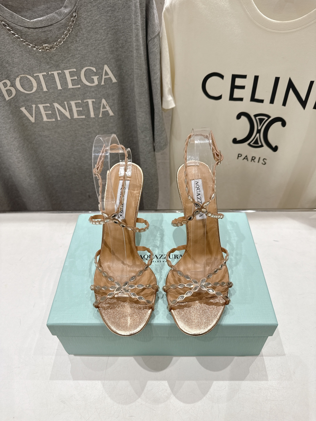 NO:890048,High version 'q' AQUAZZURA/Pineapple F072 2026ss summer new high-heeled rhinestone sandals _______________________________ A one-to-one replica of the original version, the highest version on the market and top quality!  Wearing this kind of Blingbling shoes in summer is really beautiful. Girls really can't resist its beauty. The upper feet are very fairy-like, and the feet feel incomparably comfortable. They have an elegant temperament. The uppers are imported sheepskin + 5A grade diamonds. The foot pads are lined with grained sheepskin. Heel height: 10cm. Outsole imported from Italy. Genuine leather outsole. Size: 35-39 (34.40.41.42.43 customized, non-refundable). Top quality, high-heeled sandals, sandals, high  heels,sheepskin,leather soles19860909高版本 「q」AQUAZZURA/菠萝F072 2026ss夏季新款高跟水钻凉鞋 _______________________________ 原版一比一复刻,市场最高版本顶级货！夏天穿这种Blingbling的鞋子真的绝美女孩子真的无法抵御它的美 上脚非常仙女范,脚感无敌舒适 气质高雅 鞋面进口羊皮+5A级奥钻 垫脚粒面羊皮里 跟高:10cm 大底意大利进口真皮大底 码数35-39（34.40.41.42.43定制不退换） 顶级品质,高跟鞋凉鞋,sandals,high heels,sheepskin,Leather soles,Women's Shoes