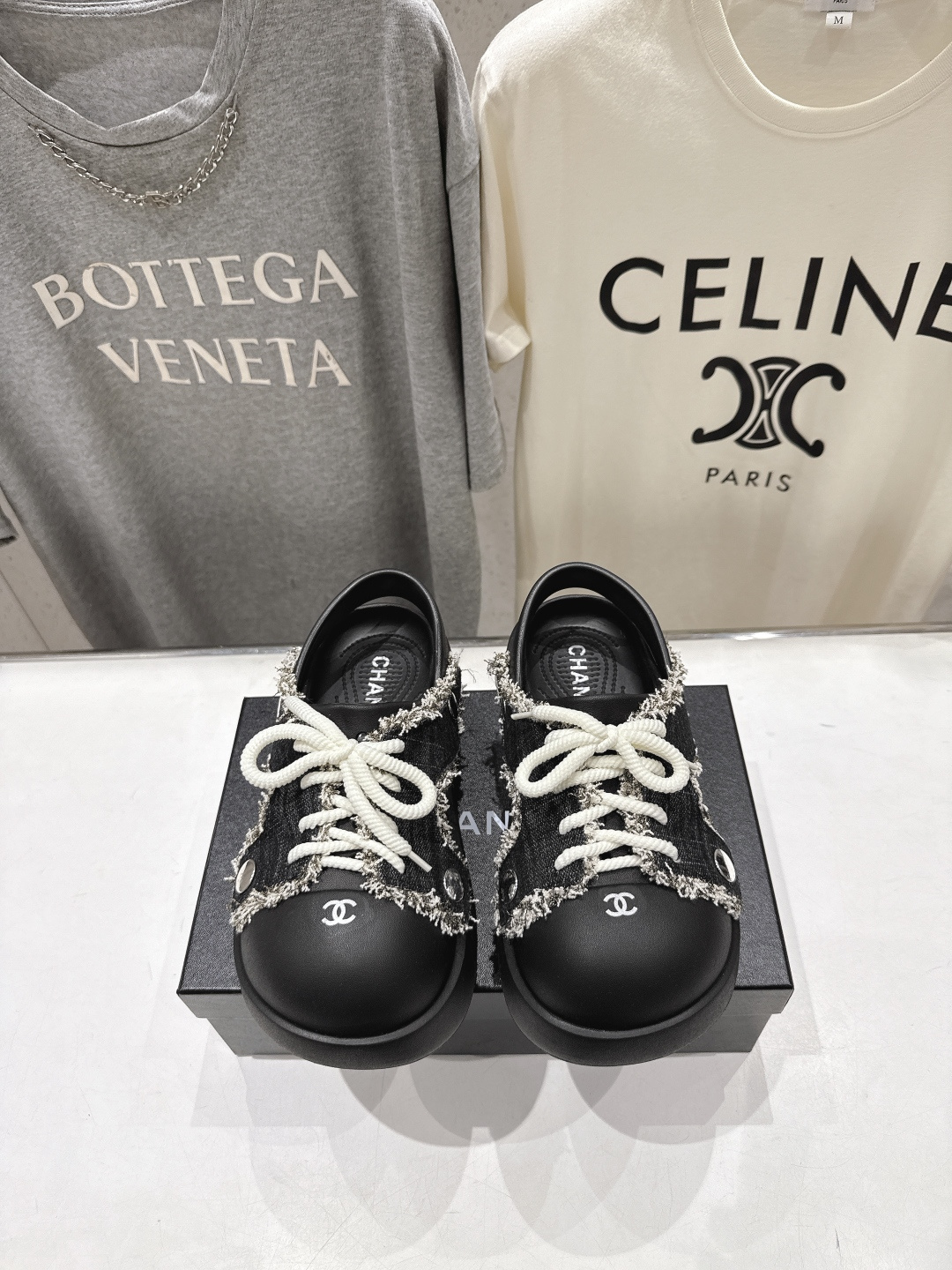 NO:890074,The high version of Chanel* Chanel F036 Xiaoxiang 2026ss summer popular thick-soled sandals is really very attractive. The more I look at it, the more I like it!  Good news for short babies: they can directly lengthen their body proportions!  !  The shoe body is soft and comfortable, the sole is wear-resistant and non-slip - and each color is very versatile. It is really suitable for this summer. The upper is made of original tpu environmentally friendly rubber. Size35-39 (40 customized, non-returnable), slippers, chanel, chanel, sandals, slippers19860909高版本  Chanel*香奈儿F036 小香2026ss夏季爆款厚底凉鞋 真的是很耐看越看越喜欢！矮个子宝宝的福音 直接拉长身材比例！！ 鞋身柔软舒适,鞋底耐磨防滑-而且每个颜色都非常百搭.真的太适合这个夏天 鞋面原版tpu环保橡胶一体成型 Size35-39（40定制不退换）,拖鞋,chanel,chanel,sandals,slippers,Women's Shoes