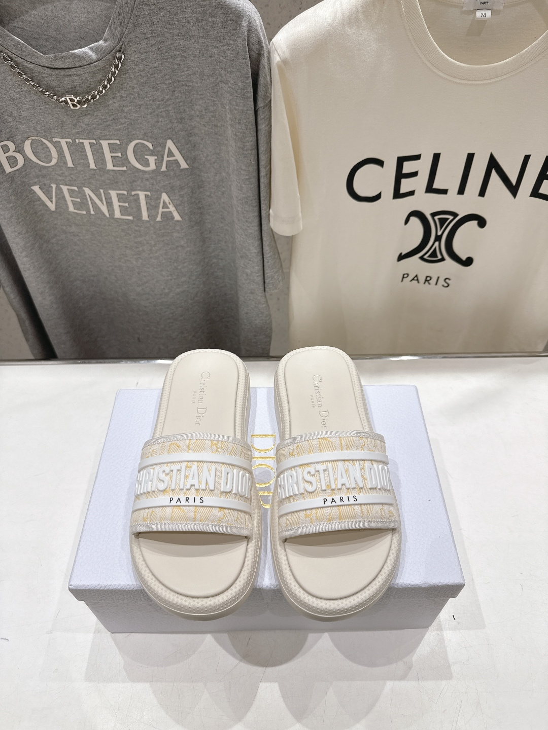 高版本出厂 【高品质】Dior*迪奥D家F019 2026ss夏季新款厚底沙滩拖鞋～经典版型 搭配贴合脚