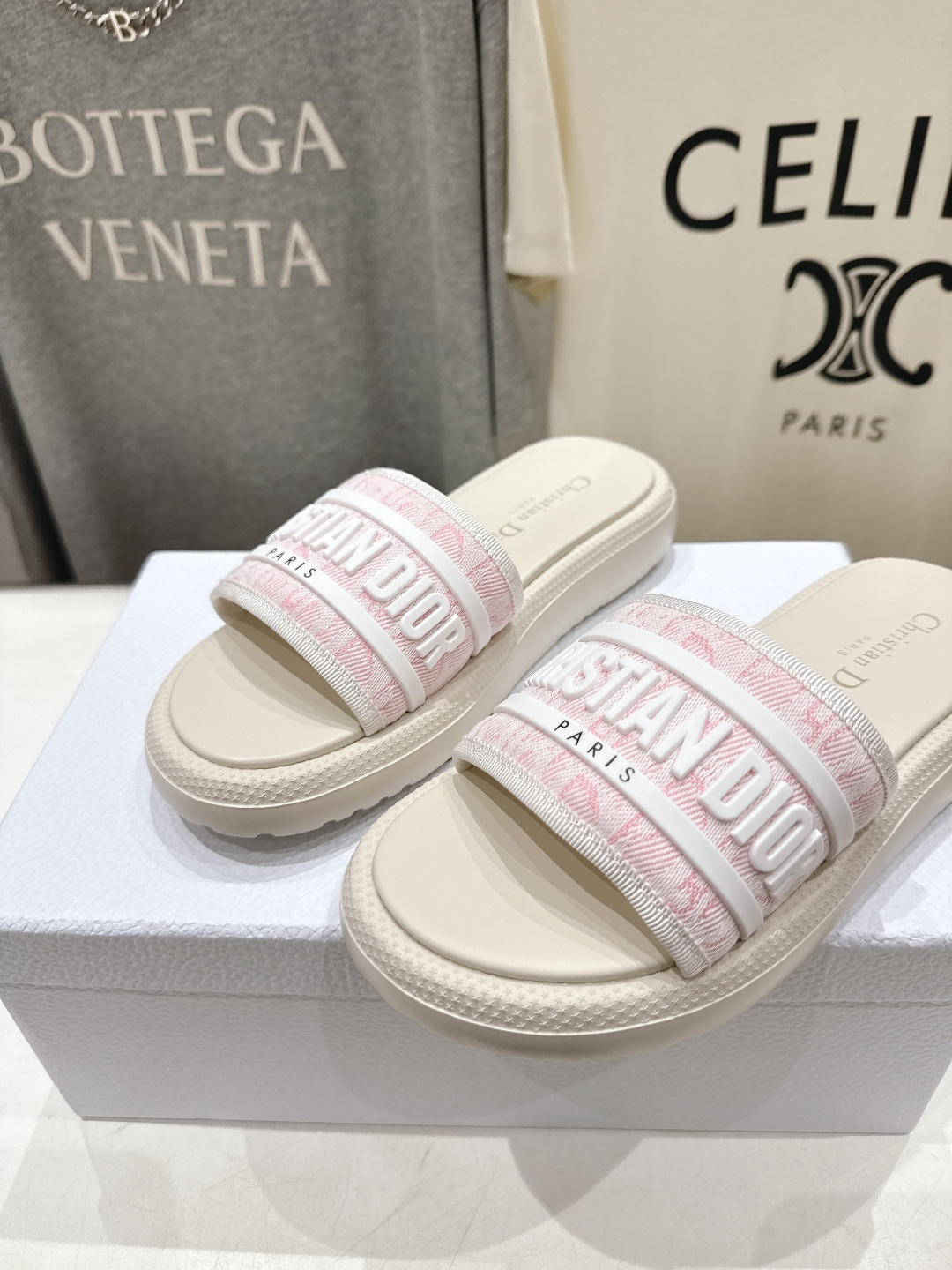 高版本出厂 【高品质】Dior*迪奥D家F019 2026ss夏季新款厚底沙滩拖鞋～经典版型 搭配贴合脚