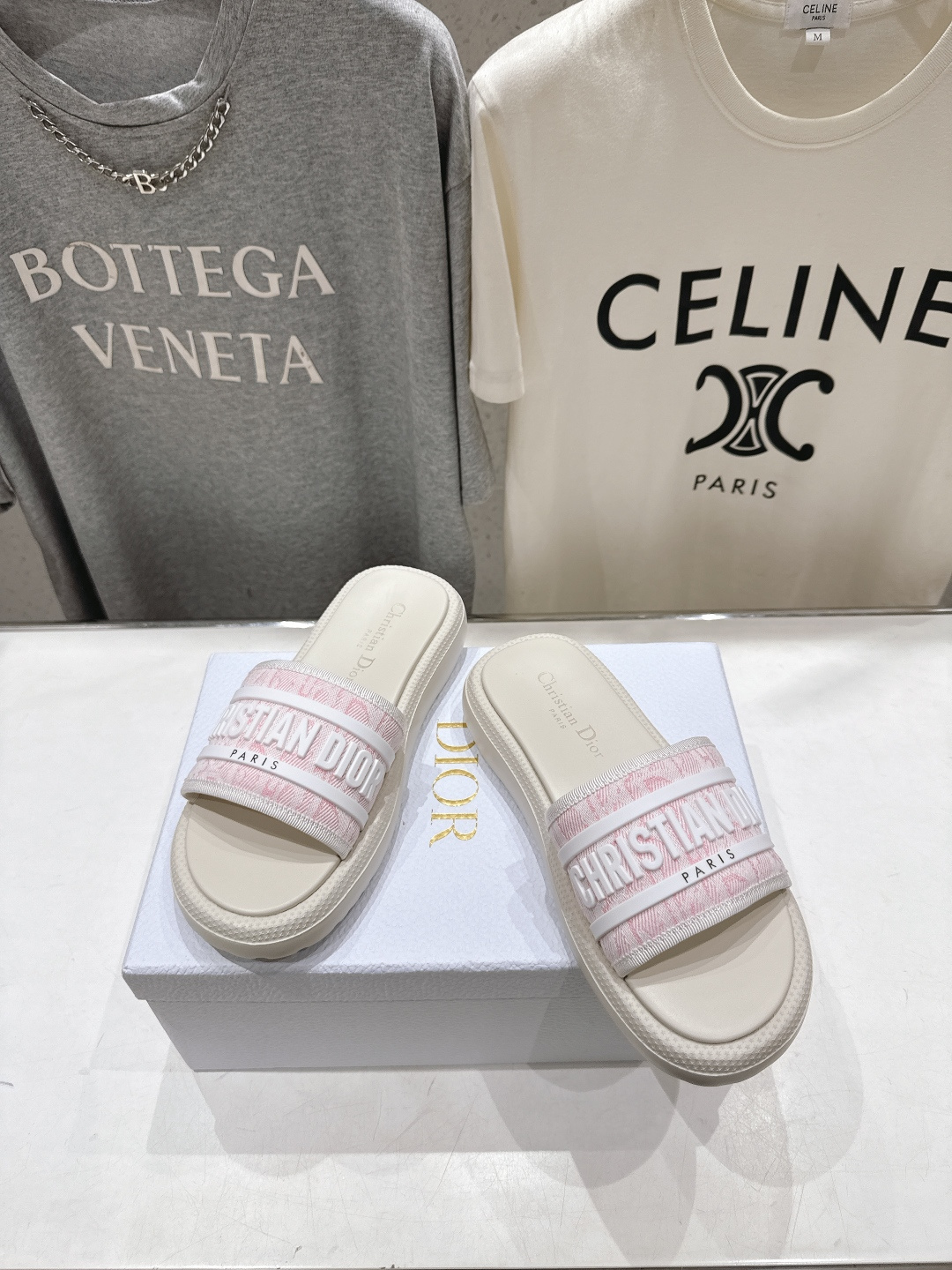 高版本出厂 【高品质】Dior*迪奥D家F019 2026ss夏季新款厚底沙滩拖鞋～经典版型 搭配贴合脚