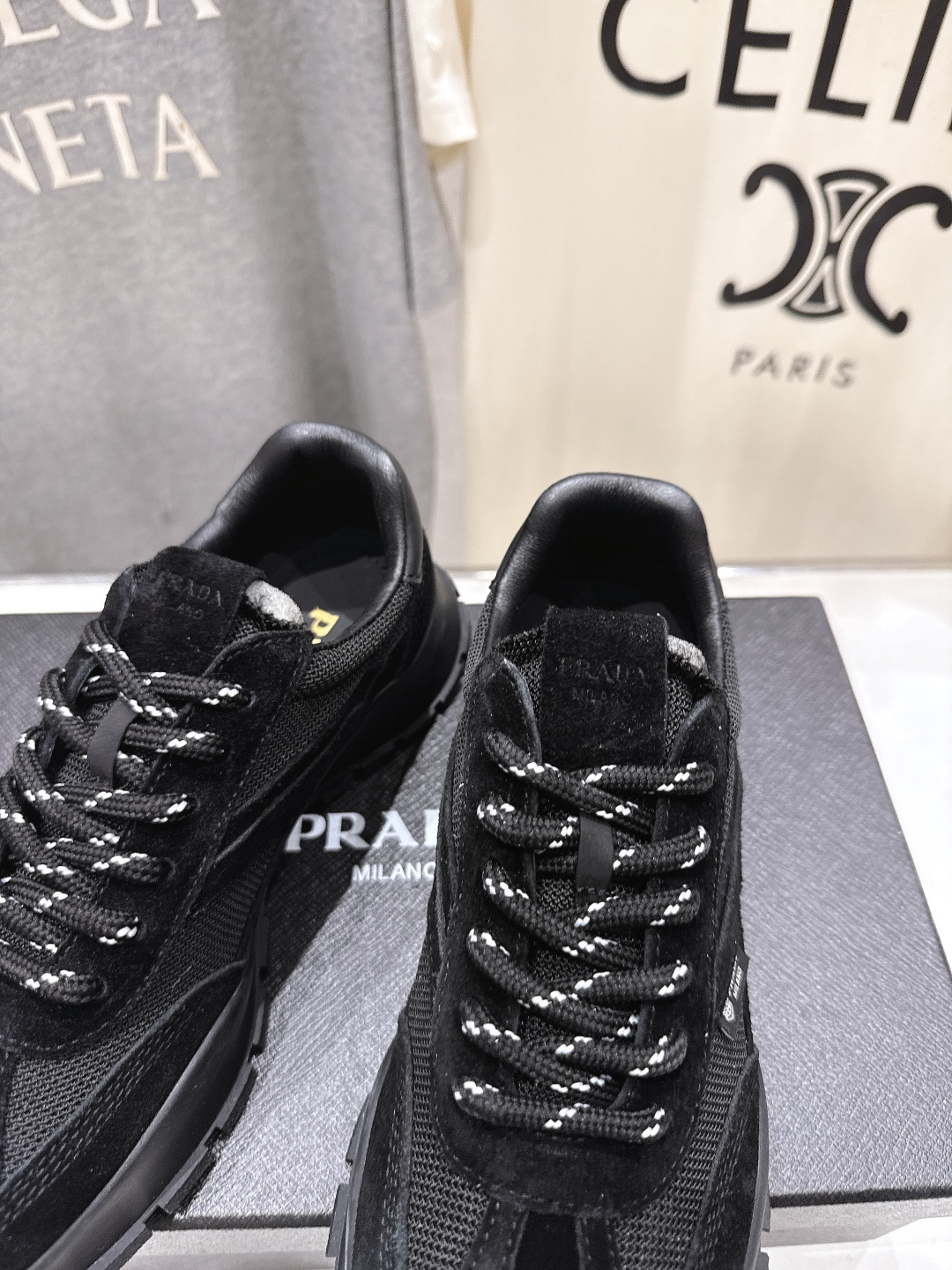 高版本出厂 Prada/普拉达F024 26ss早秋新款网眼织物与绒面牛皮休闲运动鞋运动语言蜕变为全新美