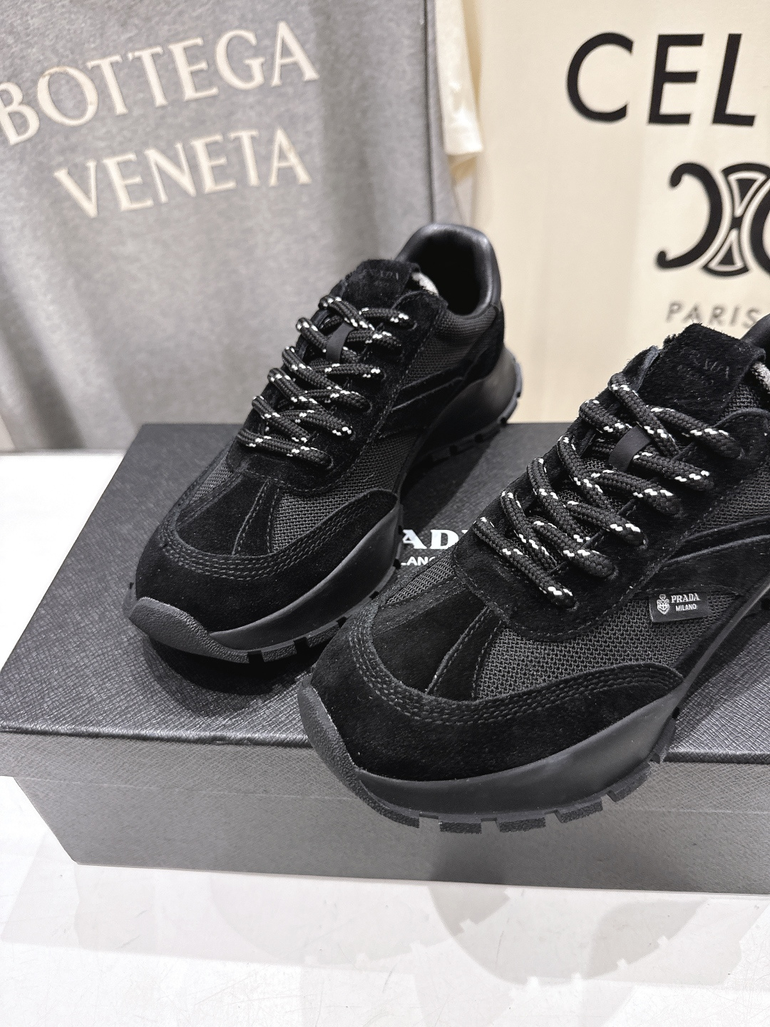 高版本出厂 Prada/普拉达F024 26ss早秋新款网眼织物与绒面牛皮休闲运动鞋运动语言蜕变为全新美