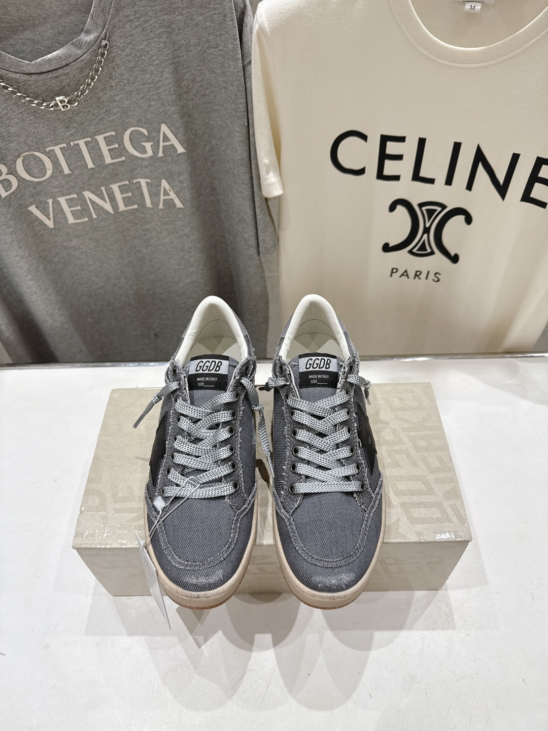 NO:889993,Top version Guanhuo Couple model GGDB~~ New distressed dirty shoes Dexun shoes casual shoes Couple model Golden Goose Deluxe Brand original development, details in place~ # The best version on the entire network is not convinced to compare # It is very popular to fight against white shoes, and step on all kinds of dirty shoes!  Celebrity private server foot demonstration × It’s so versatile!  You no longer have to worry about washing your shoes!  Original custom-made cowhide for the upper (the essence of distressing), cowhide lining + cowhide feet, original molding with 3.5cm inner heightening latex insole, original TPU two-color outsole... Size: 35-40 for women, 39-44 for men (40 for women, 44 for men, custom-made and non-refundable), casual shoes/sports shoes, sneakers, cowhide19860909顶级版本 莞货 情侣款 GGDB~~新款做旧脏脏鞋德训鞋休闲鞋情侣款Golden Goose Deluxe Brand 原版开发,细节到位～ # 全网最好版本不服来比 # 火红程度上怼小白鞋,下踩各类小脏鞋！明星私服上脚示范 ×就是这么百搭 ！再也不用担心洗鞋的问题啦！ 鞋面原版定制牛皮（做旧精髓所在）内里牛皮+牛皮垫脚,原版开模3.5cm内增高乳胶鞋垫,原版TPU双色大底…… 码数女35-40 男39-44（女40 男44订做不退换）,休闲鞋/运动鞋,sneakers,cowhide,Women's Shoes