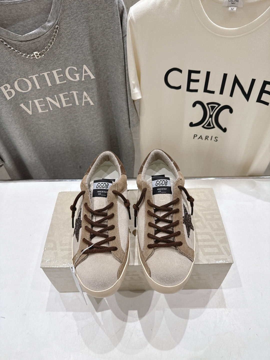 NO:889998,Top version Guanhuo GGDB~~ New old dirty shoes Dexun shoes casual shoes Golden Goose Deluxe Brand original development, details are in place~ # The best version on the entire network is not convinced to compare # It is very popular to fight against white shoes, and step on all kinds of dirty shoes!  Celebrity private server foot demonstration × It’s so versatile!  You no longer have to worry about washing your shoes!  Original custom-made cowhide for the upper (the essence of distressing), cowhide lining + cowhide feet, original molding with 3.5cm inner heightening latex insole, original TPU two-color outsole... Size 35-40 (women's 40, custom-made, non-returnable), casual shoes/sports shoes, sneakers, cowhide19860909顶级版本 莞货 GGDB~~新款做旧脏脏鞋德训鞋休闲鞋Golden Goose Deluxe Brand 原版开发,细节到位～ # 全网最好版本不服来比 # 火红程度上怼小白鞋,下踩各类小脏鞋！明星私服上脚示范 ×就是这么百搭 ！再也不用担心洗鞋的问题啦！ 鞋面原版定制牛皮（做旧精髓所在）内里牛皮+牛皮垫脚,原版开模3.5cm内增高乳胶鞋垫,原版TPU双色大底…… 码数35-40（女40 订做不退换）,休闲鞋/运动鞋,sneakers,cowhide,Women's Shoes