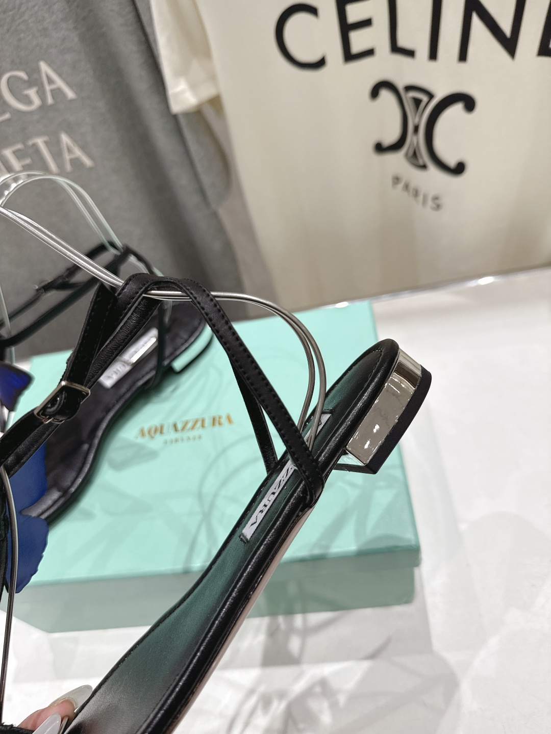 高版本出厂 「ᴀqᴜᴀᴢᴢᴜʀᴀ」AQUAZZURA/菠萝F072 2026ss夏季新款蝴蝶饰品平底凉鞋