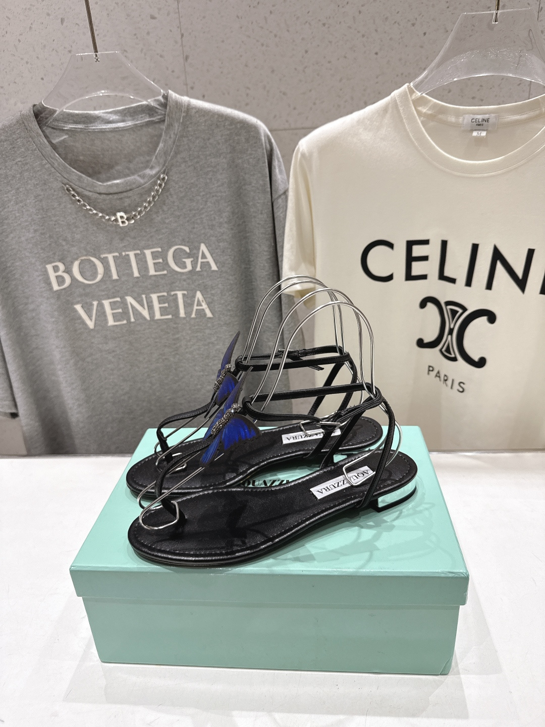 高版本出厂 「ᴀqᴜᴀᴢᴢᴜʀᴀ」AQUAZZURA/菠萝F072 2026ss夏季新款蝴蝶饰品平底凉鞋