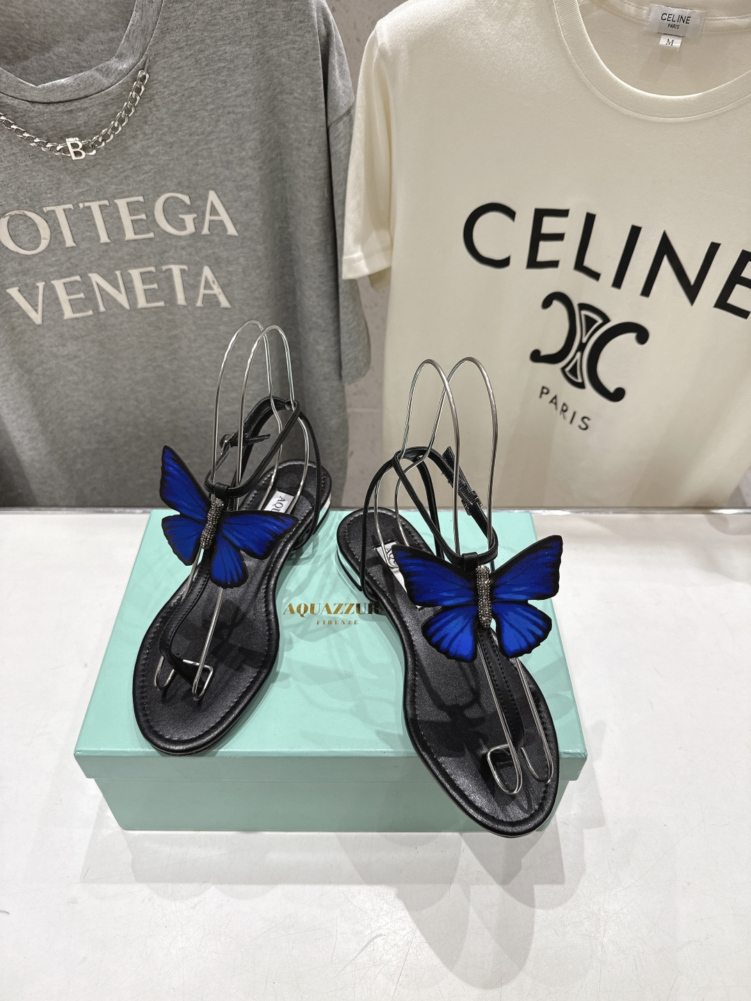 高版本出厂 「ᴀqᴜᴀᴢᴢᴜʀᴀ」AQUAZZURA/菠萝F072 2026ss夏季新款蝴蝶饰品平底凉鞋
