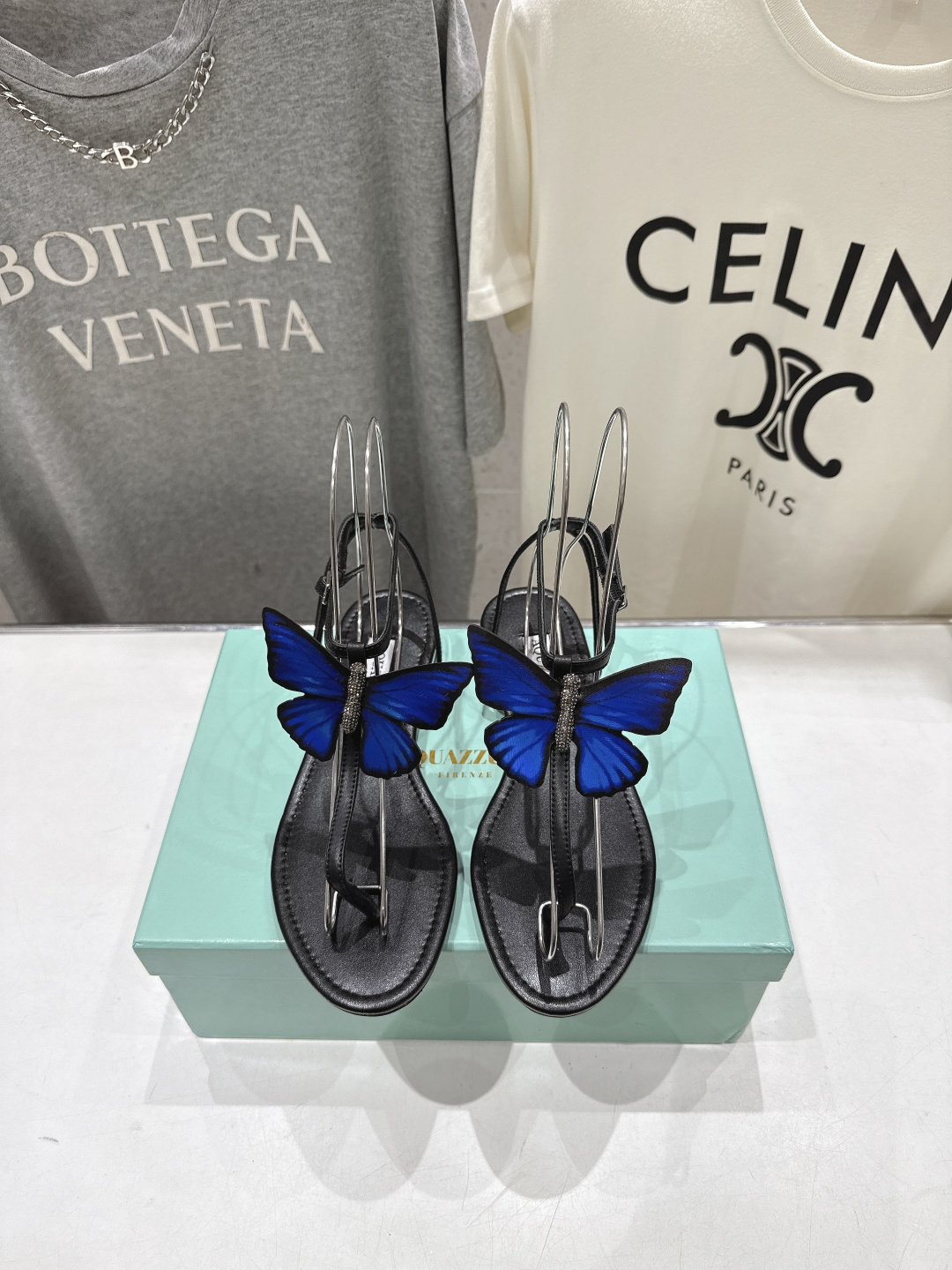 高版本出厂 「ᴀqᴜᴀᴢᴢᴜʀᴀ」AQUAZZURA/菠萝F072 2026ss夏季新款蝴蝶饰品平底凉鞋
