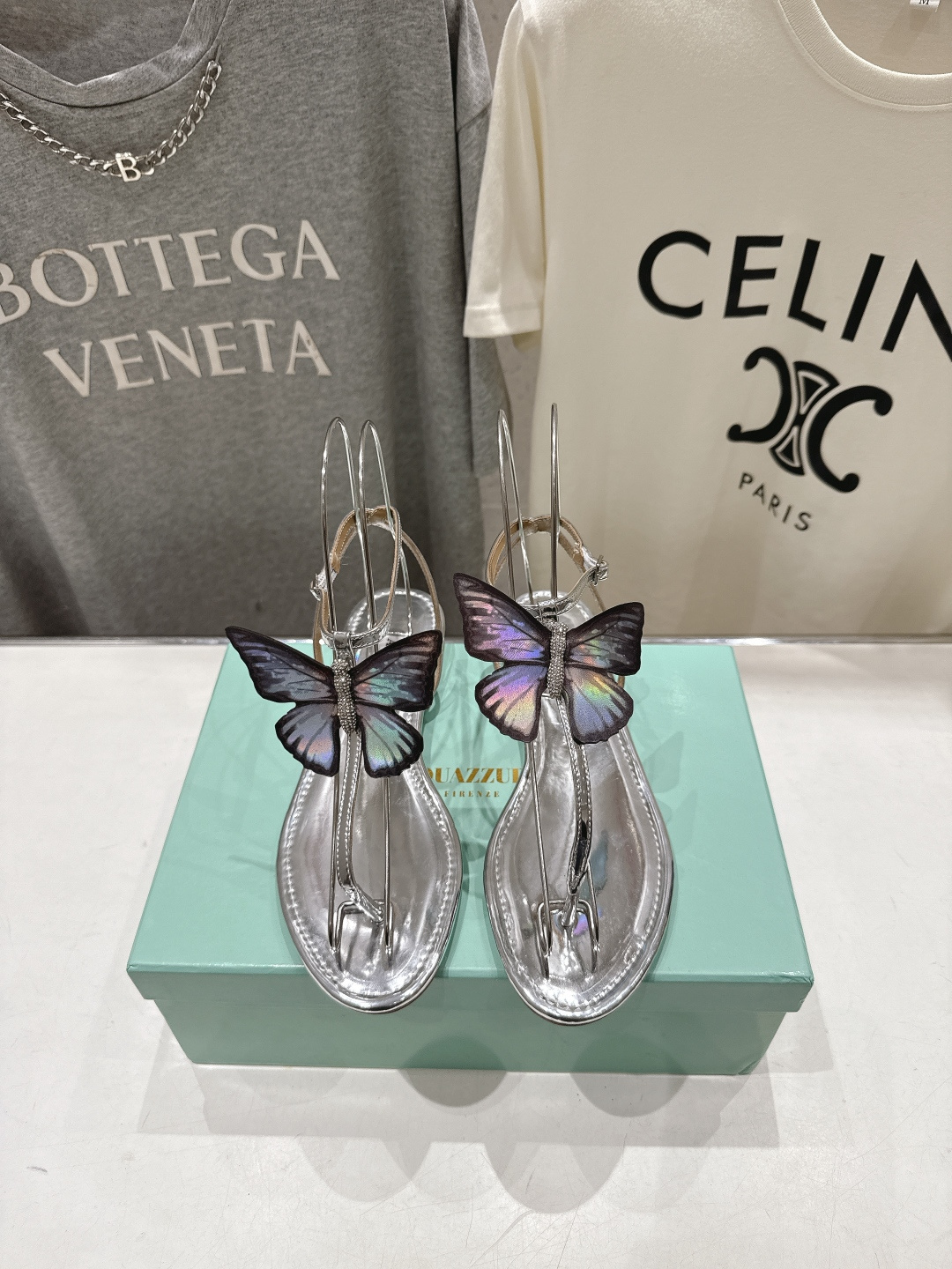 高版本出厂 「ᴀqᴜᴀᴢᴢᴜʀᴀ」AQUAZZURA/菠萝F072 2026ss夏季新款蝴蝶饰品平底凉鞋