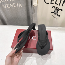 高版本出厂 Gucci*古驰 G家F036 26ss夏季爆款小高跟人字拖鞋,在这个IN时代必备的拖鞋… 高版本出厂 Gucci*古驰 G家F036 26ss夏季爆款小高跟人字拖鞋,在这个IN时代必备的拖鞋…