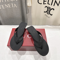 高版本出厂 Gucci*古驰 G家F036 26ss夏季爆款小高跟人字拖鞋,在这个IN时代必备的拖鞋… 高版本出厂 Gucci*古驰 G家F036 26ss夏季爆款小高跟人字拖鞋,在这个IN时代必备的拖鞋…