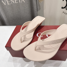 高版本出厂 Gucci*古驰 G家F036 26ss夏季爆款小高跟人字拖鞋,在这个IN时代必备的拖鞋… 高版本出厂 Gucci*古驰 G家F036 26ss夏季爆款小高跟人字拖鞋,在这个IN时代必备的拖鞋…