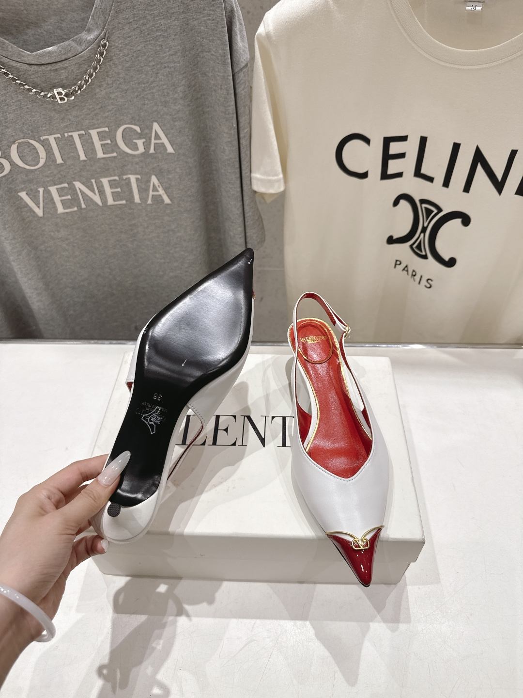 高版本出厂  ～New～顶级制作·Valentino·华伦天奴〰️2026ss官方最新款高跟鞋单鞋时装凉