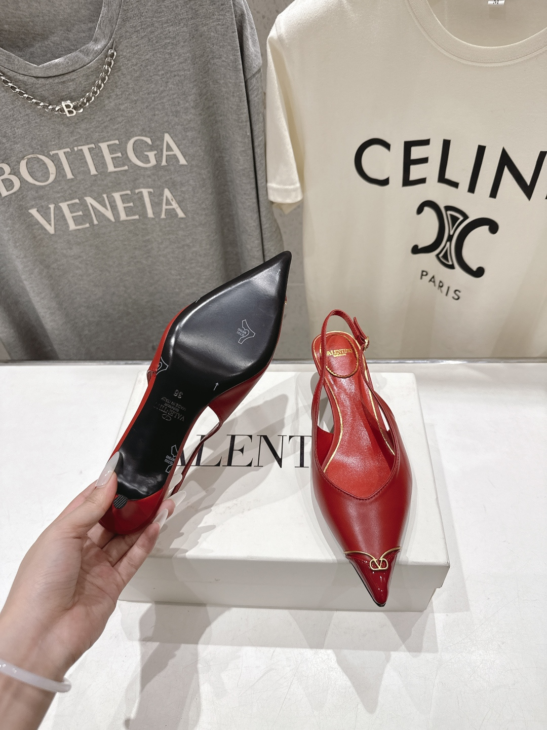 高版本出厂  ～New～顶级制作·Valentino·华伦天奴〰️2026ss官方最新款高跟鞋单鞋时装凉