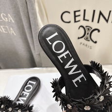 高版本出厂 LOEWE/罗意威F036 2026/ss新品复古风水钻平底拖鞋~小红书、外网火爆款最近大 高版本出厂 LOEWE/罗意威F036 2026/ss新品复古风水钻平底拖鞋~小红书、外网火爆款最近大
