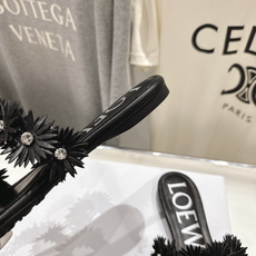 高版本出厂 LOEWE/罗意威F036 2026/ss新品复古风水钻平底拖鞋~小红书、外网火爆款最近大 高版本出厂 LOEWE/罗意威F036 2026/ss新品复古风水钻平底拖鞋~小红书、外网火爆款最近大