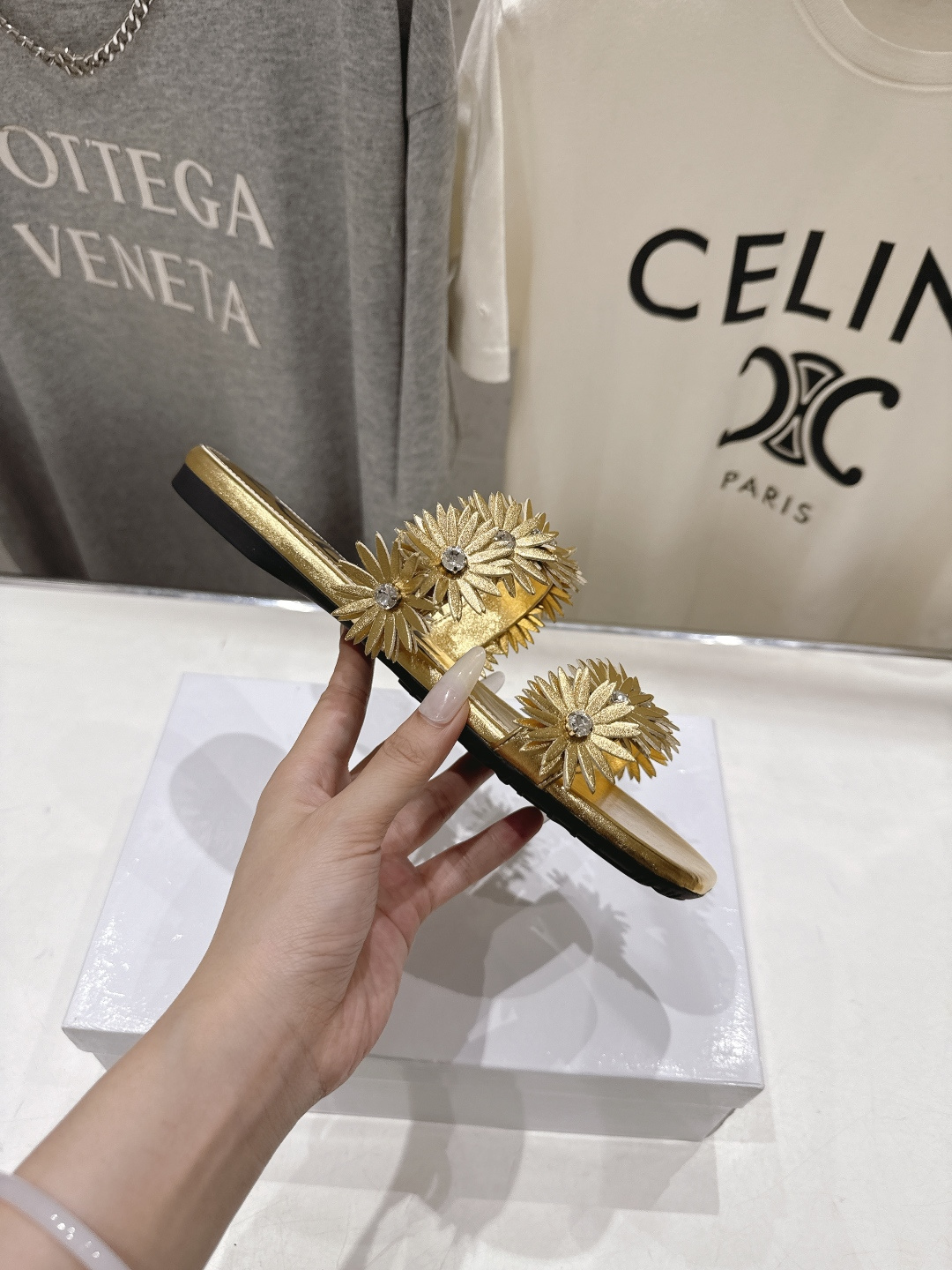 高版本出厂  LOEWE/罗意威F036 2026/ss新品复古风水钻平底拖鞋～小红书、外网火爆款最近大