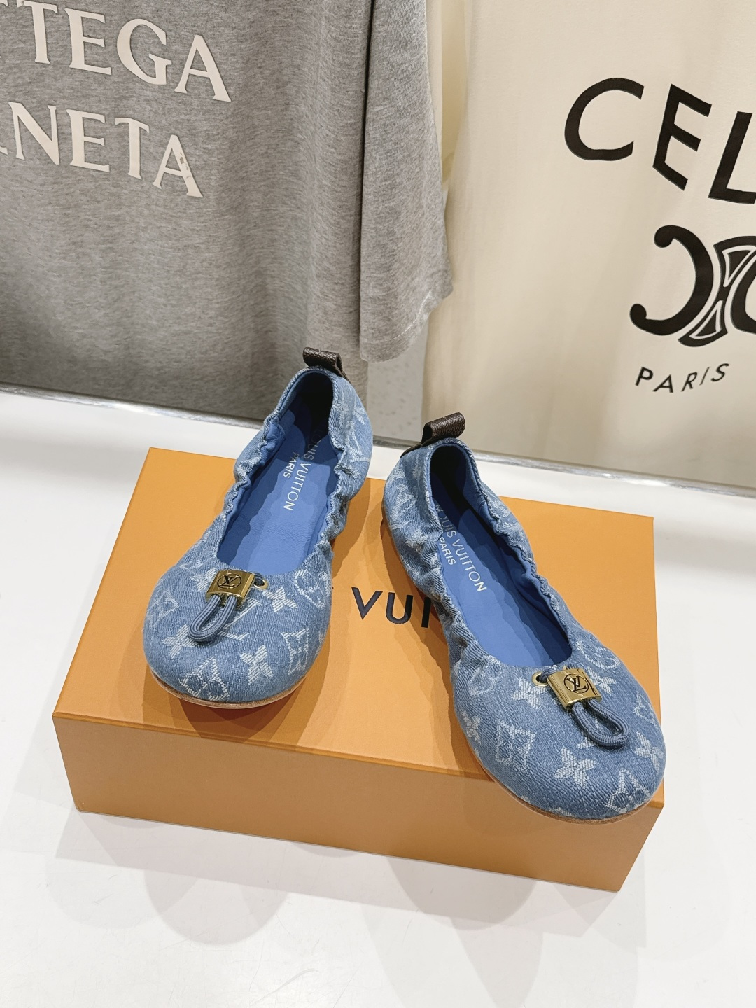 高版本出厂  Louis Vuitton ss26 new arrival LV驴牌新款玛丽珍平底鞋一脚