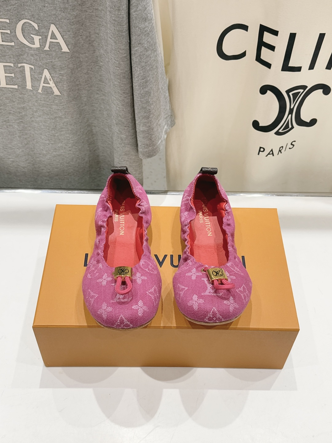 高版本出厂  Louis Vuitton ss26 new arrival LV驴牌新款玛丽珍平底鞋一脚