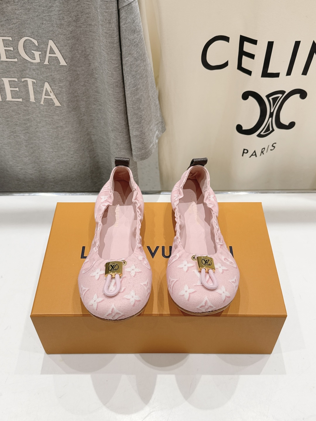高版本出厂  Louis Vuitton ss26 new arrival LV驴牌新款玛丽珍平底鞋一脚
