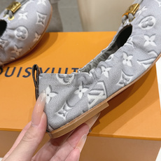 高版本出厂 Louis Vuitton ss26 new arrival LV驴牌新款玛丽珍平底鞋一脚 高版本出厂 Louis Vuitton ss26 new arrival LV驴牌新款玛丽珍平底鞋一脚