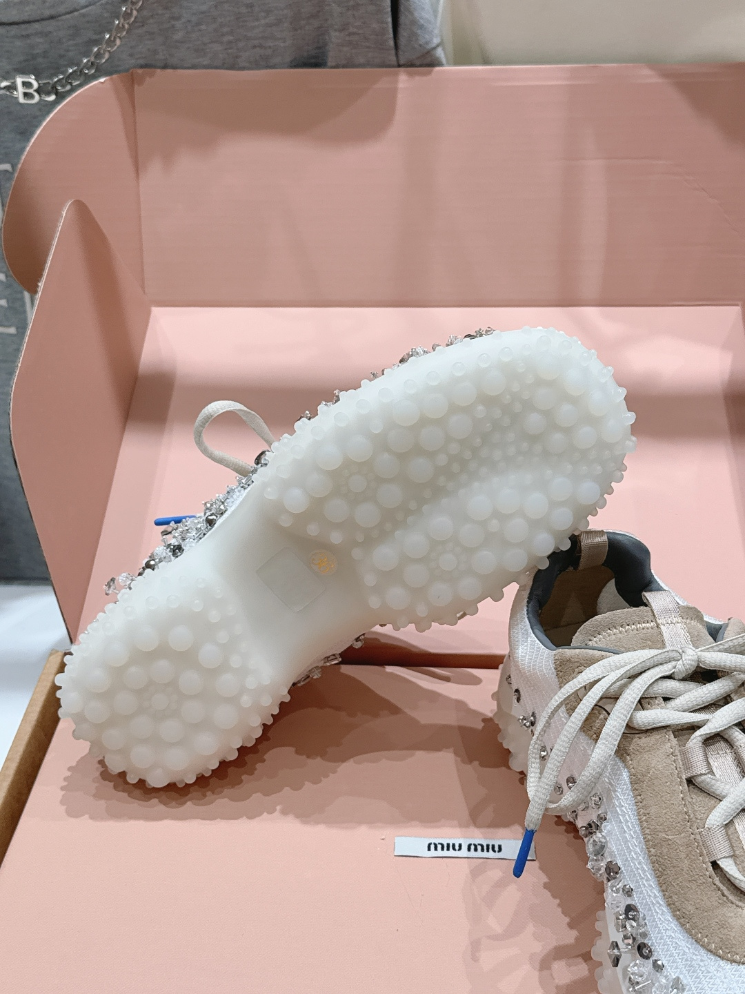 高版本出厂 钻面   MiuMiu/缪缪F022 2026ss新款系带钻面休闲鞋德训鞋～顶级版本今年主推