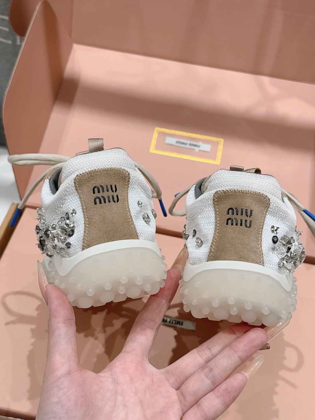 高版本出厂 钻面   MiuMiu/缪缪F022 2026ss新款系带钻面休闲鞋德训鞋～顶级版本今年主推