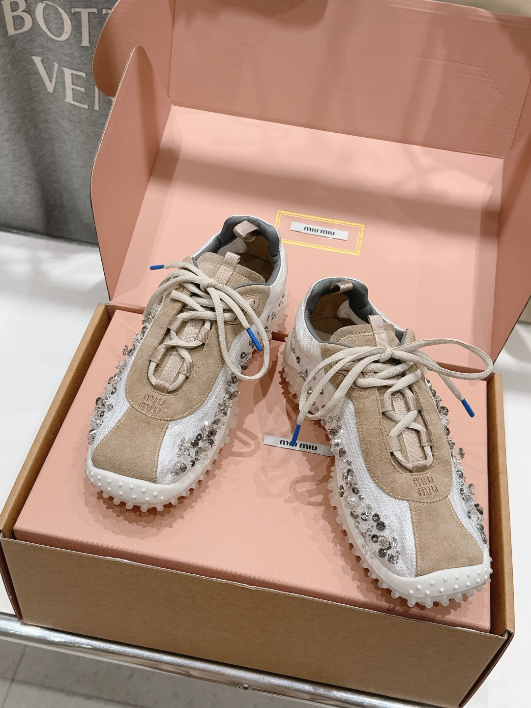 高版本出厂 钻面   MiuMiu/缪缪F022 2026ss新款系带钻面休闲鞋德训鞋～顶级版本今年主推