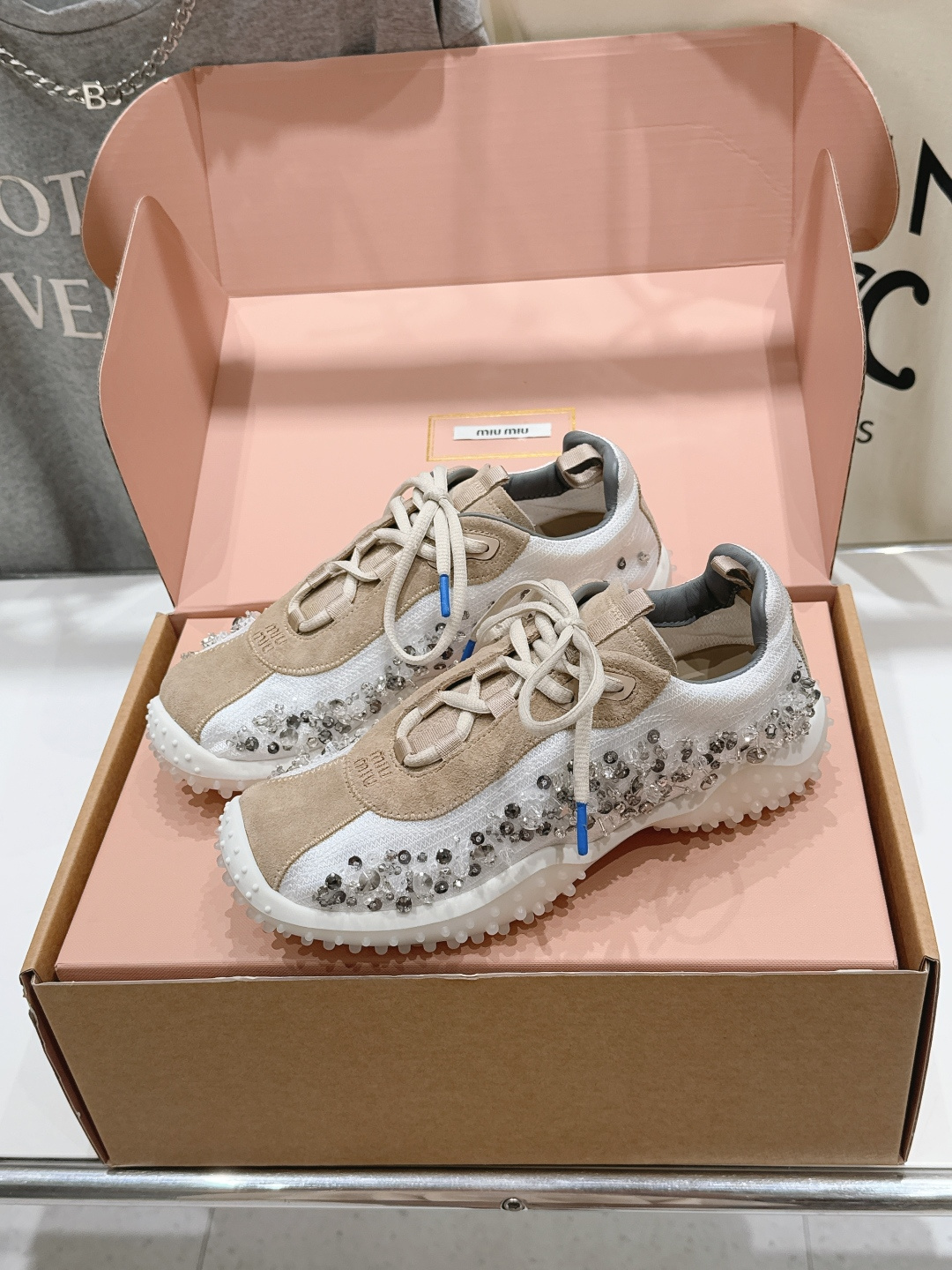 高版本出厂 钻面   MiuMiu/缪缪F022 2026ss新款系带钻面休闲鞋德训鞋～顶级版本今年主推