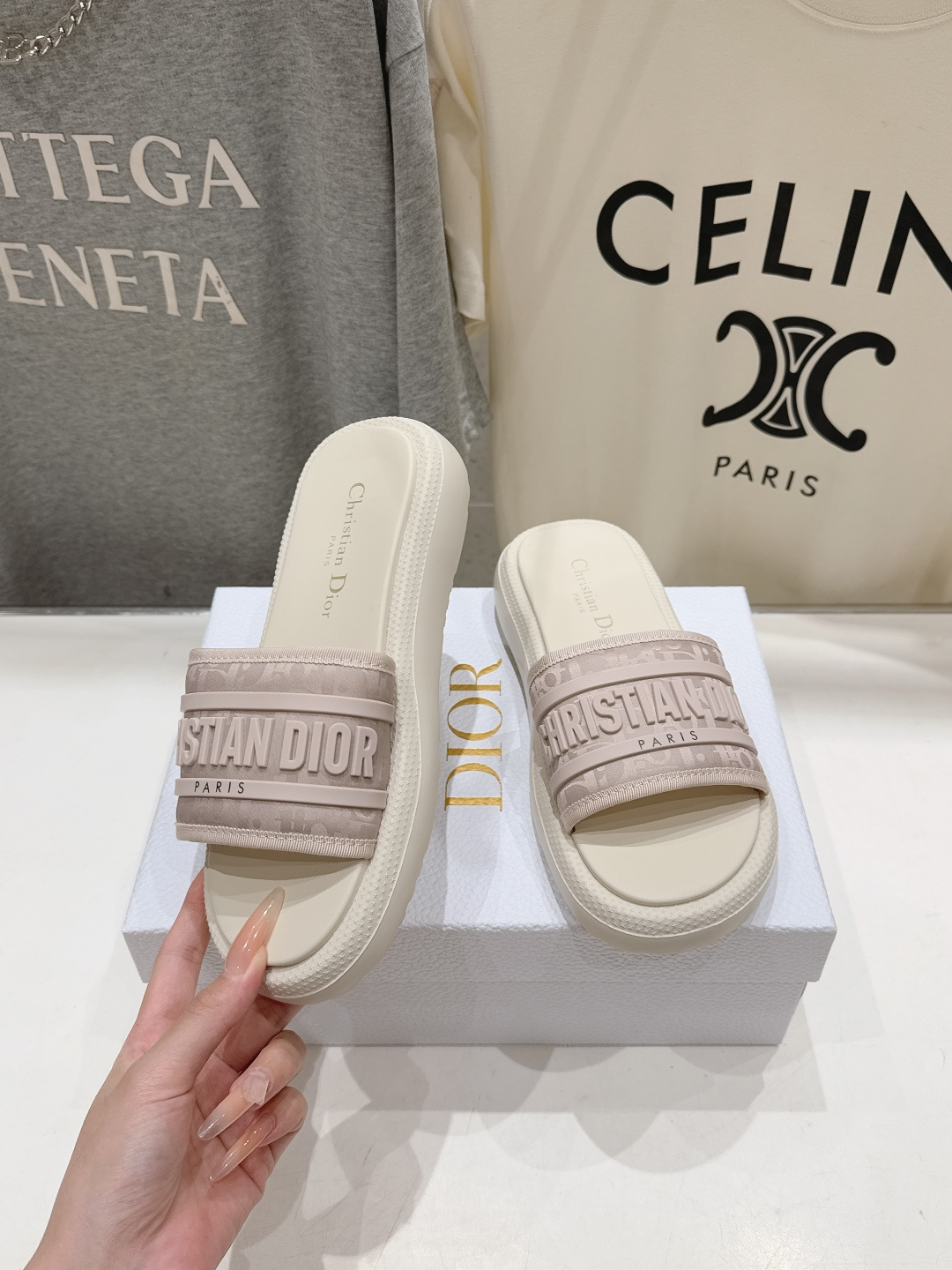 高版本出厂 【高品质】Dior*迪奥D家F019 2026ss夏季新款厚底沙滩拖鞋～经典版型 搭配贴合脚