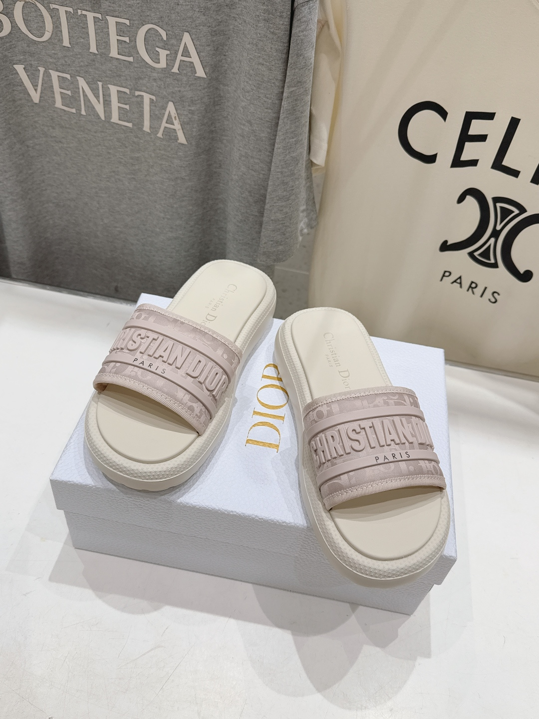 高版本出厂 【高品质】Dior*迪奥D家F019 2026ss夏季新款厚底沙滩拖鞋～经典版型 搭配贴合脚