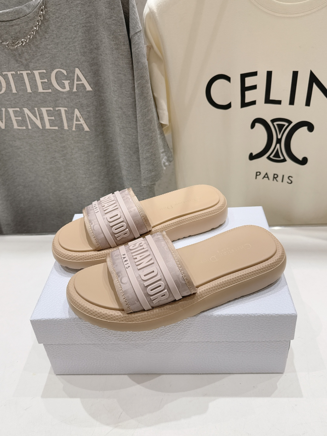 高版本出厂 【高品质】Dior*迪奥D家F019 2026ss夏季新款厚底沙滩拖鞋～经典版型 搭配贴合脚