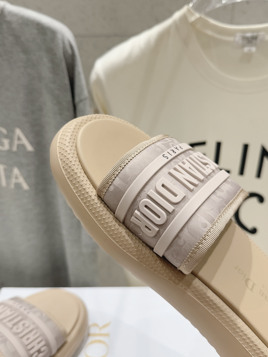 高版本出厂 【高品质】Dior*迪奥D家F019 2026ss夏季新款厚底沙滩拖鞋～经典版型 搭配贴合脚