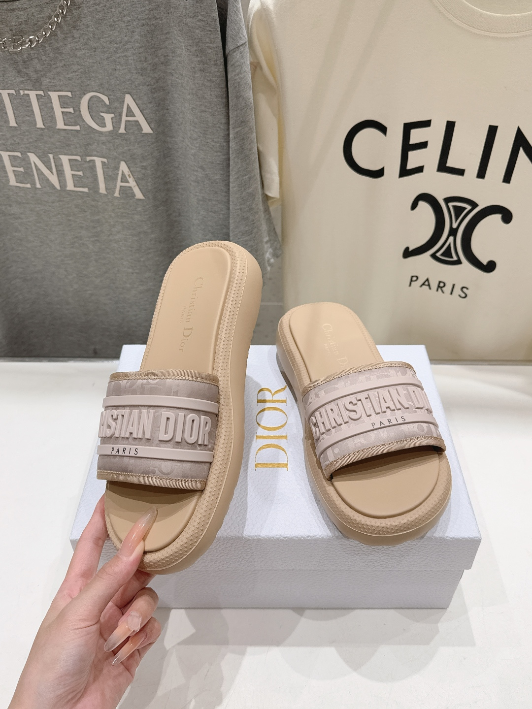 高版本出厂 【高品质】Dior*迪奥D家F019 2026ss夏季新款厚底沙滩拖鞋～经典版型 搭配贴合脚