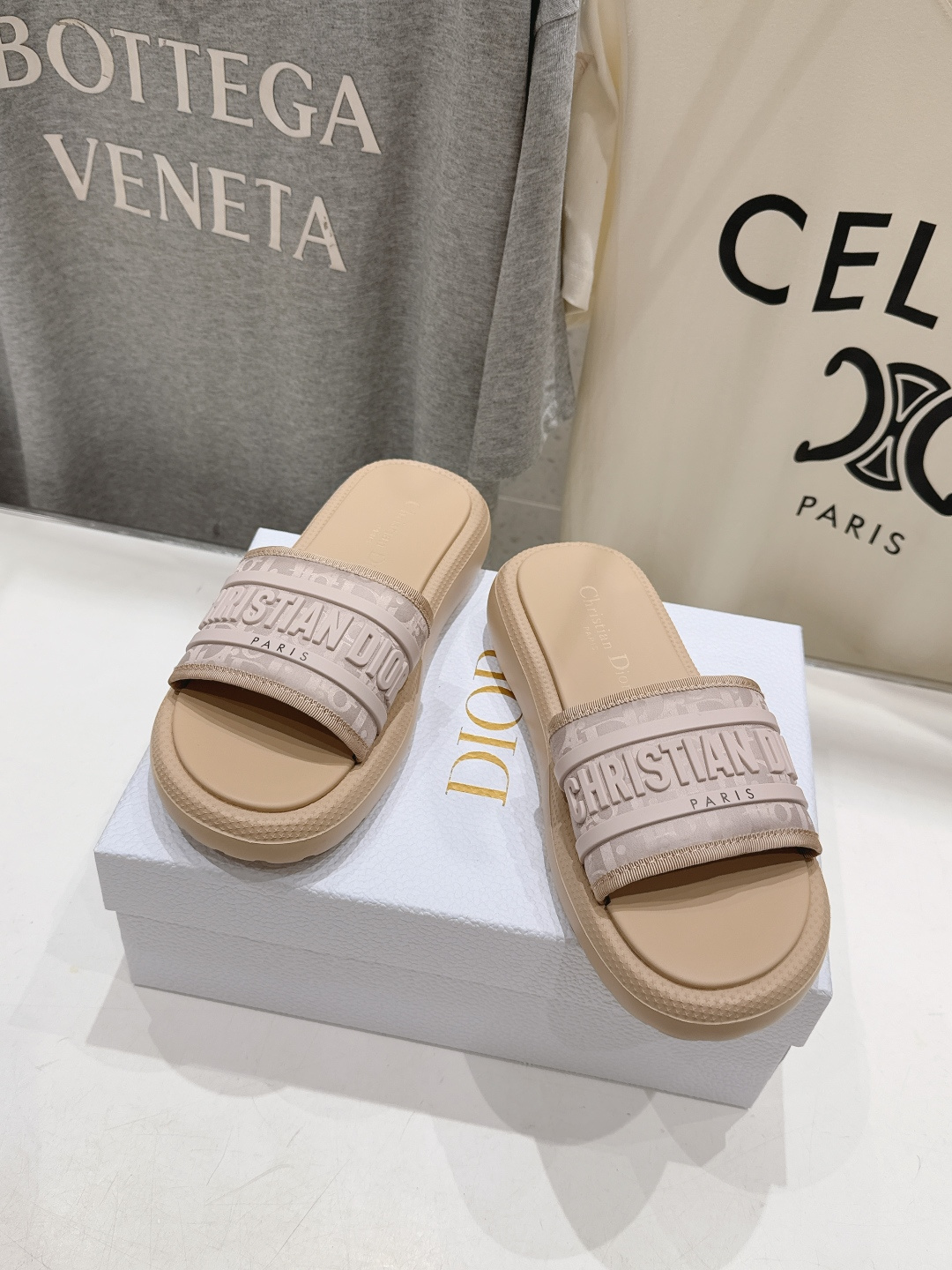 高版本出厂 【高品质】Dior*迪奥D家F019 2026ss夏季新款厚底沙滩拖鞋～经典版型 搭配贴合脚
