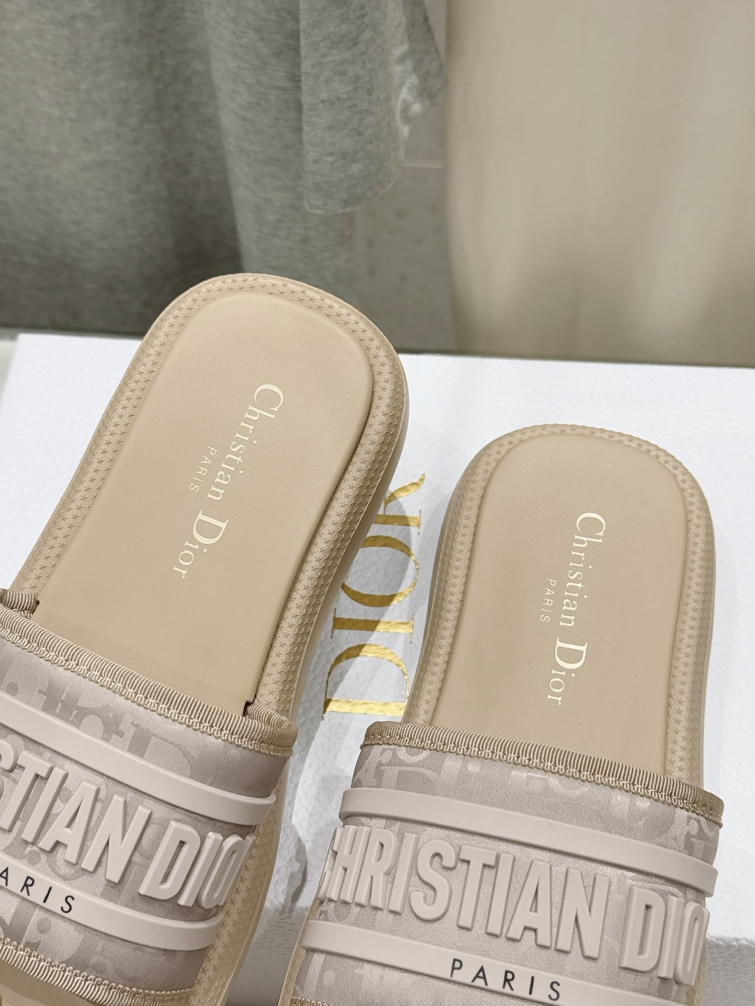 高版本出厂 【高品质】Dior*迪奥D家F019 2026ss夏季新款厚底沙滩拖鞋～经典版型 搭配贴合脚