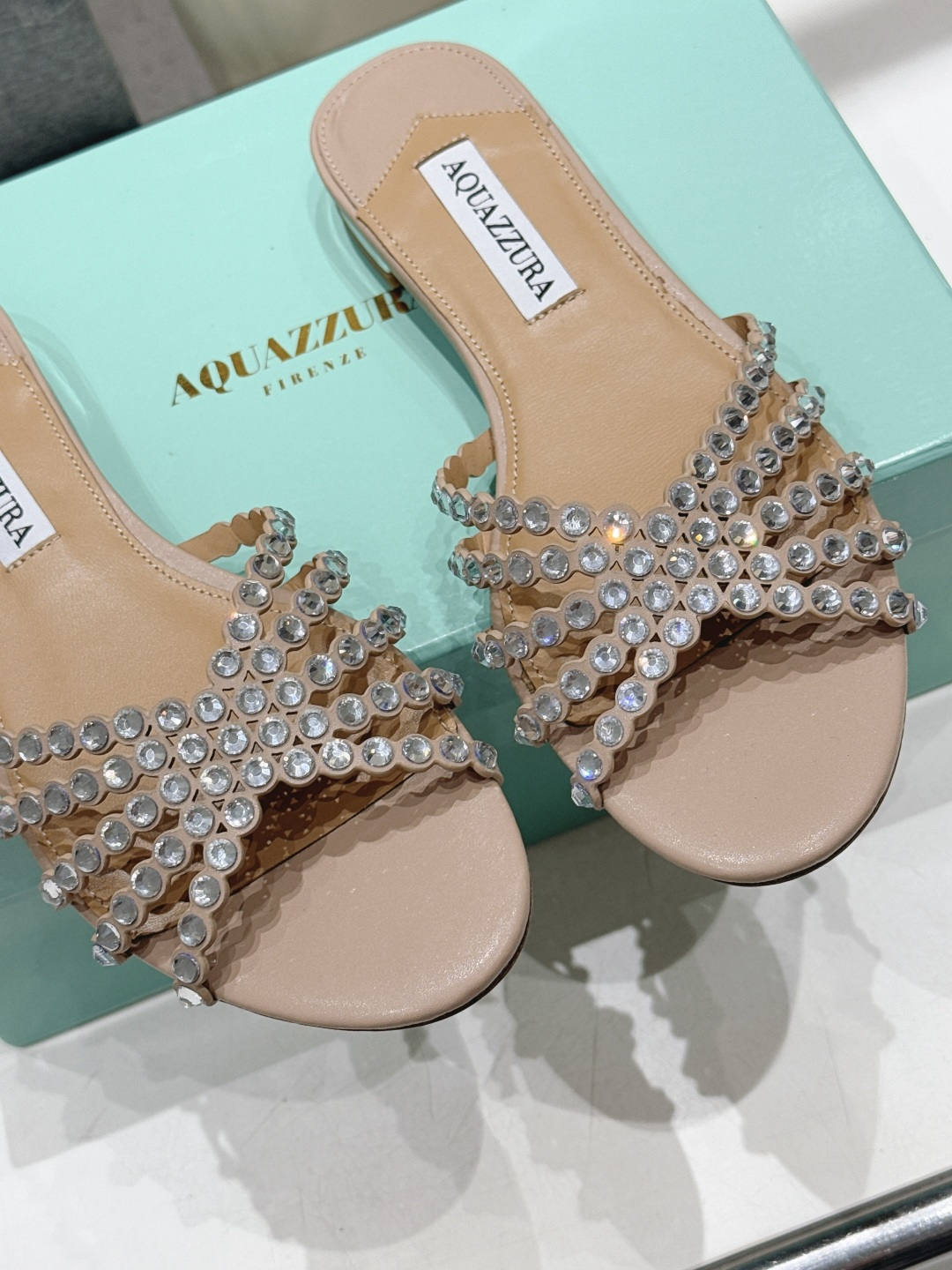 高版本出厂「ᴀqᴜᴀᴢᴢᴜʀᴀ」AQUAZZURA/菠萝F072 2026ss 夏季新款水钻平底拖鞋【市