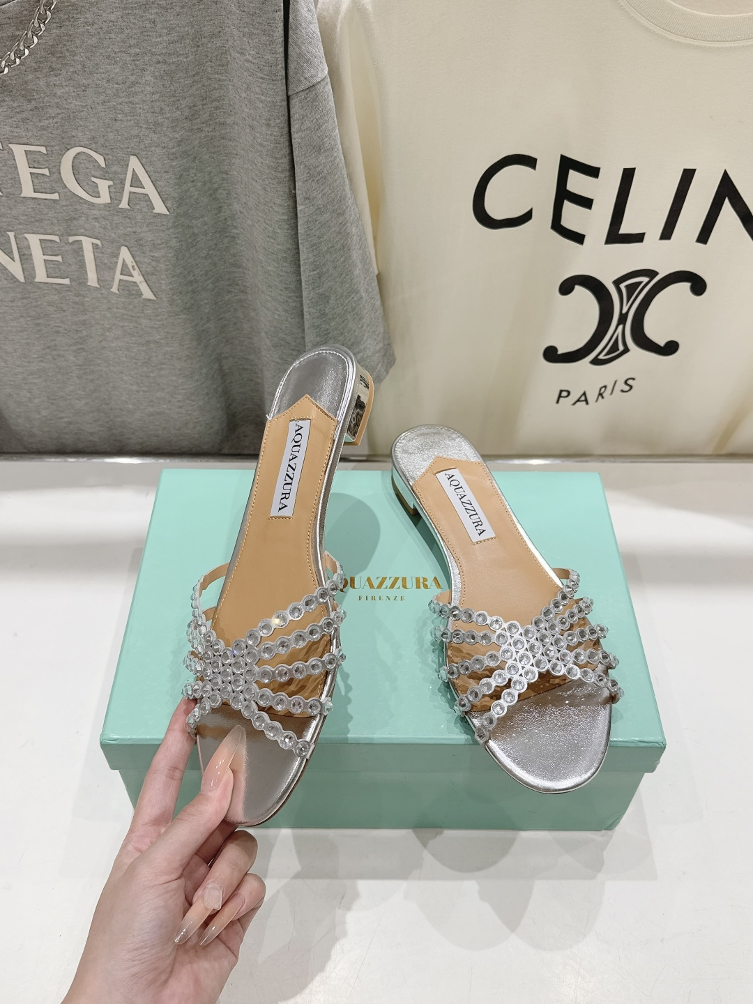 高版本出厂「ᴀqᴜᴀᴢᴢᴜʀᴀ」AQUAZZURA/菠萝F072 2026ss 夏季新款水钻平底拖鞋【市