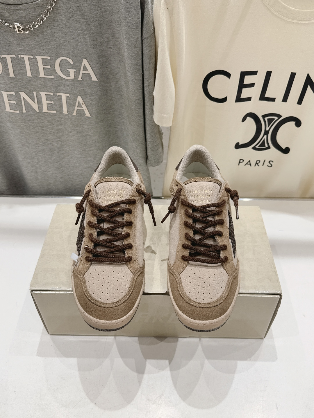 NO:922099,Top version Guanhuo GGDB~~New distressed dirty shoes, moral training shoes, casual shoes for couples, Golden Goose Deluxe Brand original development, details in place~ # The best version on the entire network is not convinced to compare # It is very popular to fight against white shoes, and step on all kinds of dirty shoes!  Celebrity private server foot demonstration × It’s so versatile!  You no longer have to worry about washing your shoes!  Original custom-made cowhide for the upper (the essence of distressing), cowhide lining + cowhide feet, original molding with 3.5cm inner heightening latex insole, original TPU two-color outsole... Size 35-40 for women (custom-made 40 for women is non-refundable), casual shoes/sports shoes, sneakers, cowhide19860909顶级版本 莞货  GGDB~~新款做旧脏脏鞋德训鞋休闲鞋情侣款Golden Goose Deluxe Brand 原版开发,细节到位～ # 全网最好版本不服来比 # 火红程度上怼小白鞋,下踩各类小脏鞋！明星私服上脚示范 ×就是这么百搭 ！再也不用担心洗鞋的问题啦！ 鞋面原版定制牛皮（做旧精髓所在）内里牛皮+牛皮垫脚,原版开模3.5cm内增高乳胶鞋垫,原版TPU双色大底…… 码数女35-40（女40订做不退换）,休闲鞋/运动鞋,sneakers,cowhide,Women's Shoes