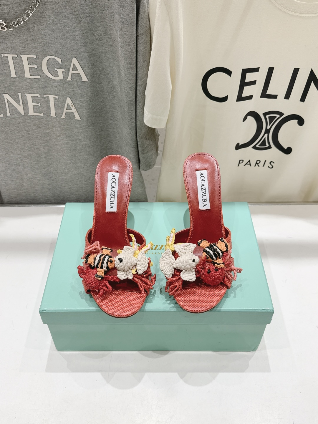 NO:922083,High version 'q' AQUAZZURA/Pineapple F072 2026ss new summer woven high-heeled slippers _______________________________ A one-to-one replica of the original version, the highest version on the market and top quality!  Wearing this kind of Blingbling shoes in summer is really beautiful. Girls really can't resist its beauty. The upper feet are very fairy-like, and the feet feel incomparably comfortable. The uppers are made of original imported woven materials + hand-knitted accessories. The foot pads are made of grained sheepskin. The outsole is made of genuine leather imported from Italy. The heel height is 8.0cm. The size is 35-39 (40.41.42.43 customization is non-refundable). Top quality, high heels and slippers, high heels, slippers, sheepskin, leather.  soles19860909高版本 「q」AQUAZZURA/菠萝F072 2026ss夏季新款编织高跟拖鞋 _______________________________ 原版一比一复刻,市场最高版本顶级货！夏天穿这种Blingbling的鞋子真的绝美女孩子真的无法抵御它的美 上脚非常仙女范,脚感无敌舒适 气质高雅 鞋面原版进口编织材料+手工针织配饰 垫脚粒面羊皮里 大底意大利进口真皮大底 跟高8.0cm 码数35-39（40.41.42.43定制不退换） 顶级品质,高跟鞋拖鞋,high heels,slippers,sheepskin,Leather soles,Women's Shoes