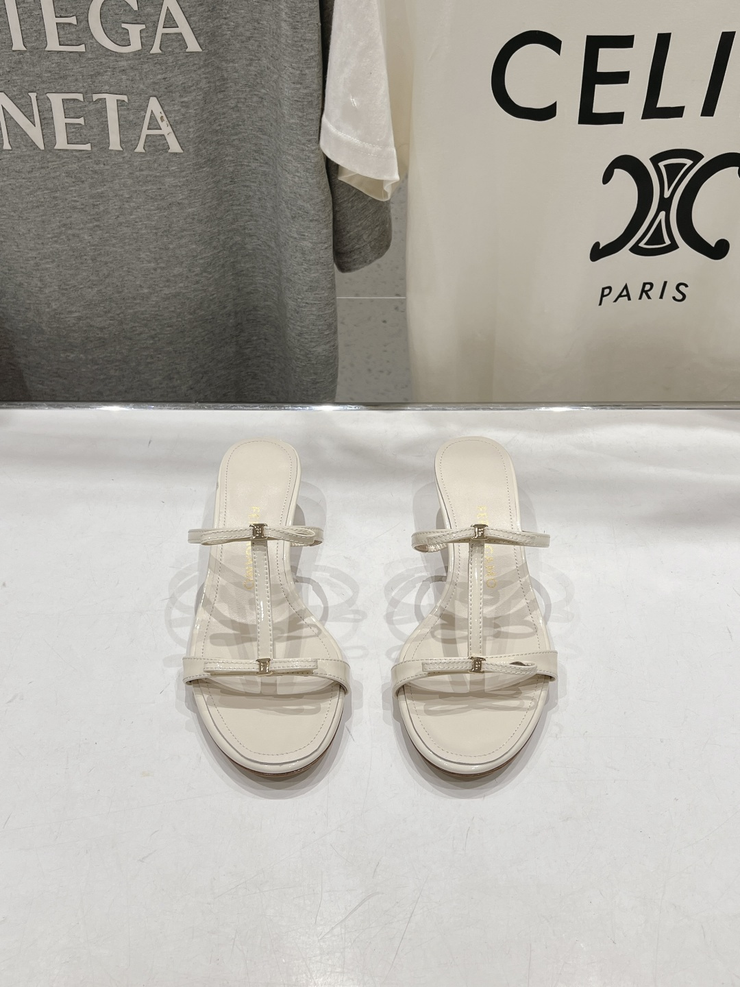高版本出厂   FERRAGAMO/菲拉格慕F065  26ss夏季新款简约风高跟拖鞋 菲拉格慕今期高频曝光的高跟拖鞋！