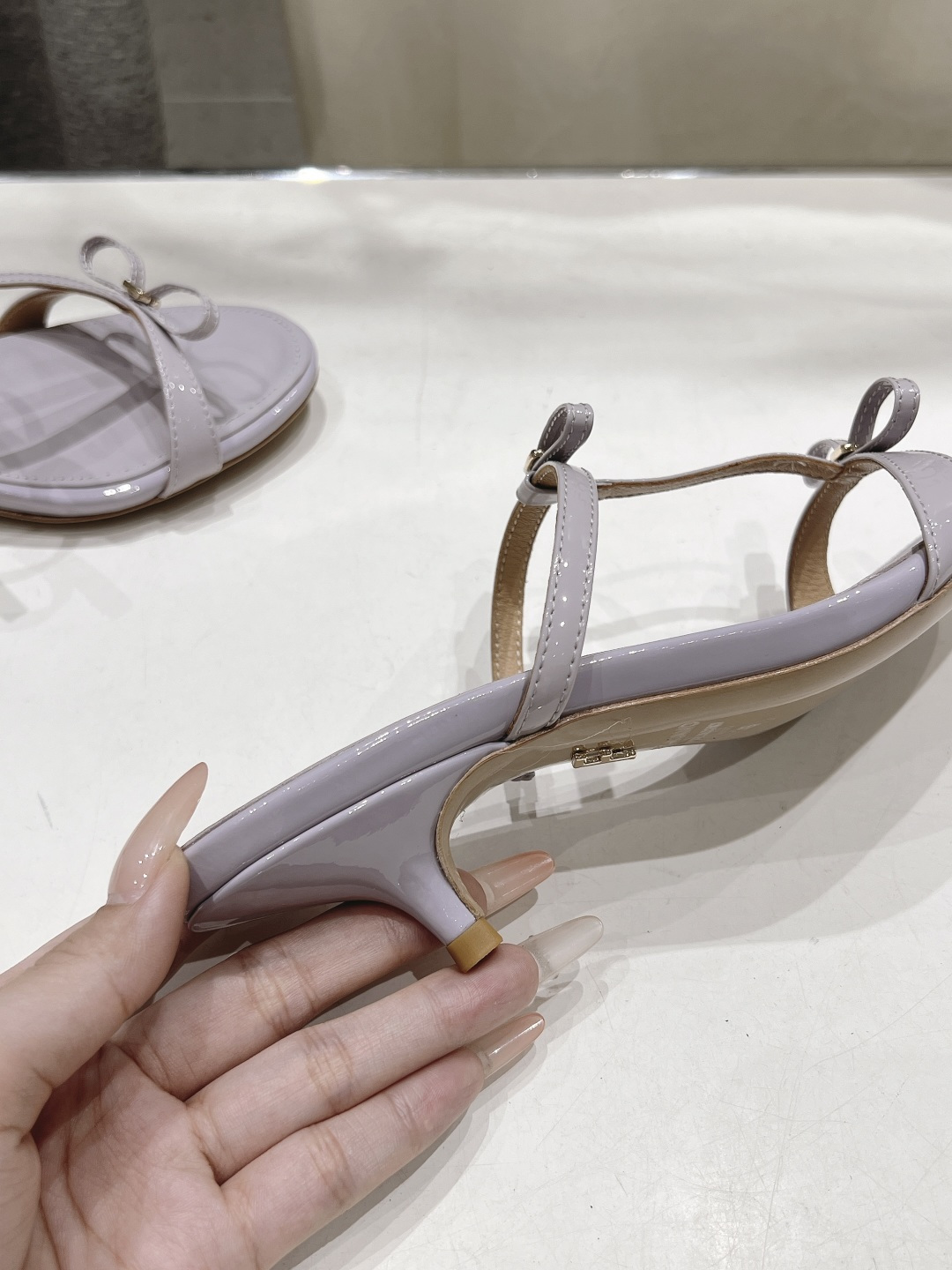 高版本出厂   FERRAGAMO/菲拉格慕F065  26ss夏季新款简约风高跟拖鞋 菲拉格慕今期高频曝光的高跟拖鞋！