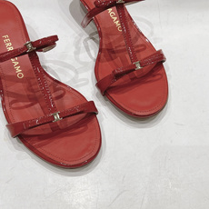 高版本出厂 FERRAGAMO/菲拉格慕F065 26ss夏季新款简约风高跟拖鞋 菲拉格慕今期高频曝光的高跟拖鞋! 高版本出厂 FERRAGAMO/菲拉格慕F065 26ss夏季新款简约风高跟拖鞋 菲拉格慕今期高频曝光的高跟拖鞋!