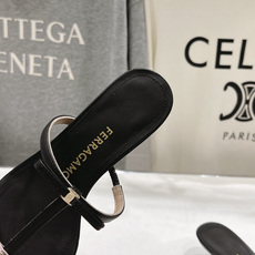 高版本出厂 FERRAGAMO/菲拉格慕F065 26ss夏季新款简约风高跟拖鞋 菲拉格慕今期高频曝光的高跟拖鞋! 高版本出厂 FERRAGAMO/菲拉格慕F065 26ss夏季新款简约风高跟拖鞋 菲拉格慕今期高频曝光的高跟拖鞋!